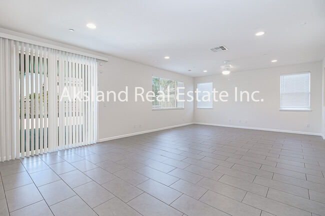 Building Photo - 2355 Azevedo Ave