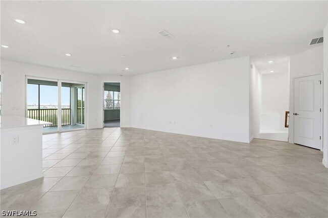 Building Photo - 15918 Grn Acrs Ave