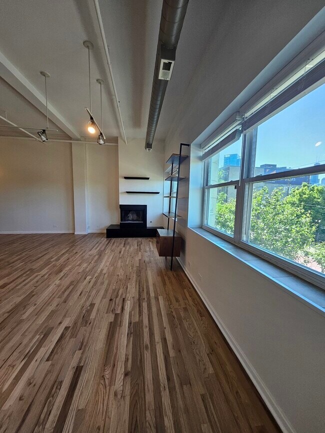 Building Photo - 809 N Racine Ave