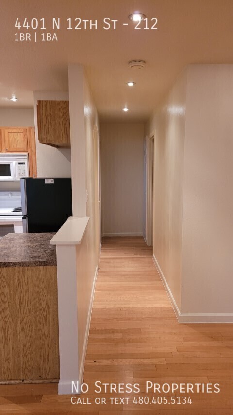 Building Photo - 1 Bedroom Condo off 12th St and Camelback Rd!