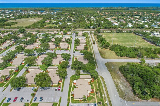 Building Photo - 7914 SE Villa Cir