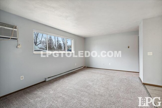 Building Photo - 6018 Secor Rd