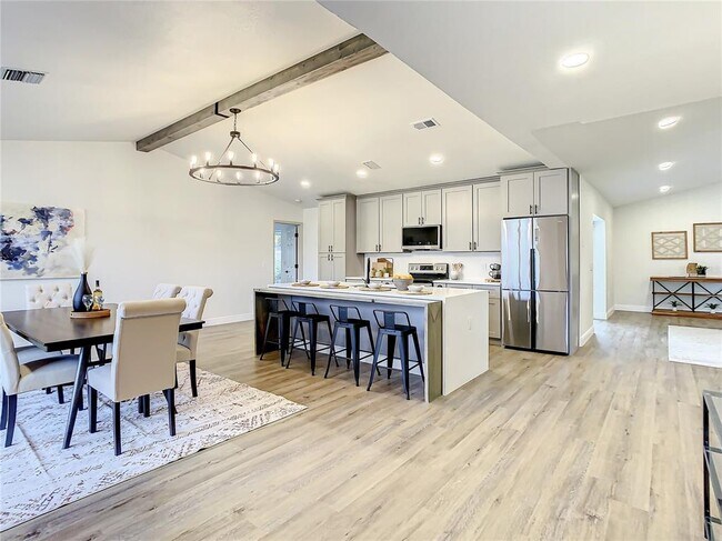 Building Photo - 7384 Van Lake Dr