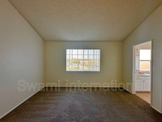 Building Photo - 14620 Berendo Ave