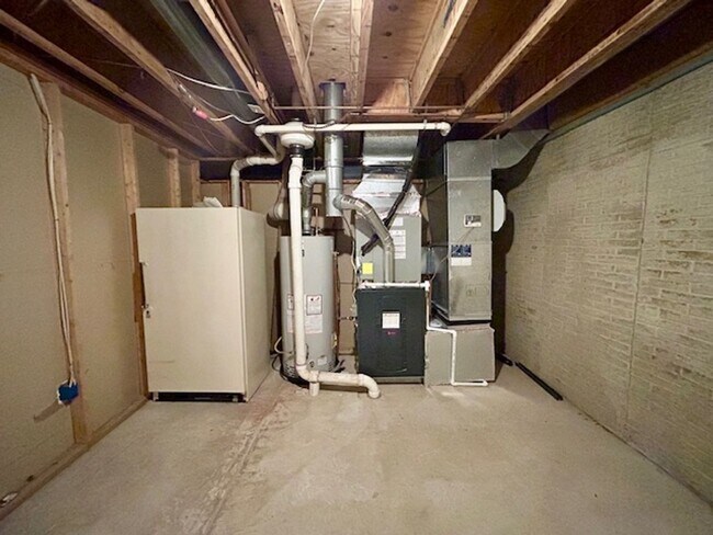 Building Photo - 5 Milestone Manor Ct