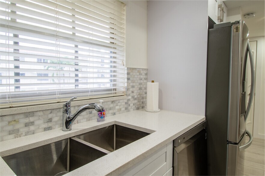 Building Photo - 5 High Point Cir W