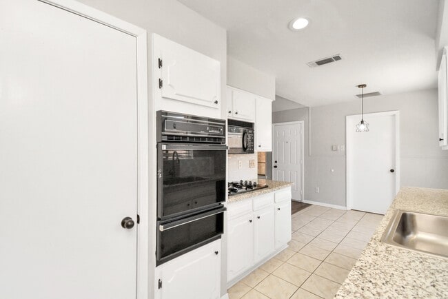 Building Photo - 11310 Sagewind Dr