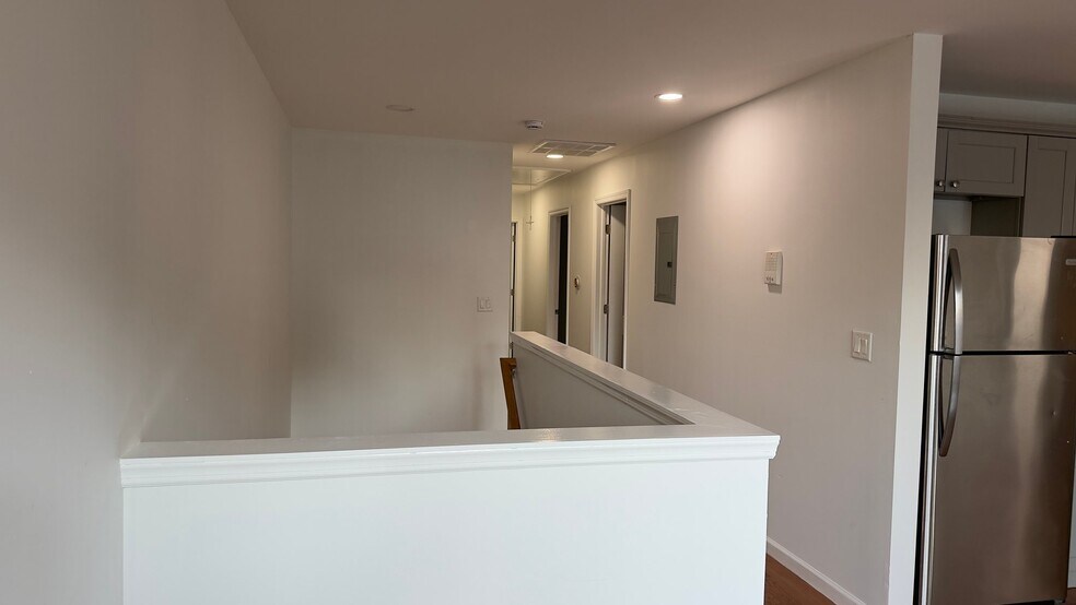 Building Photo - 499 S 18th St