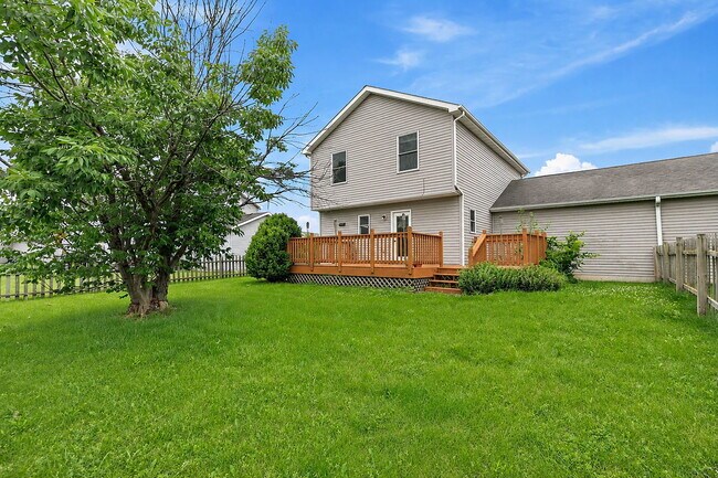 Building Photo - 1541 Moluf St