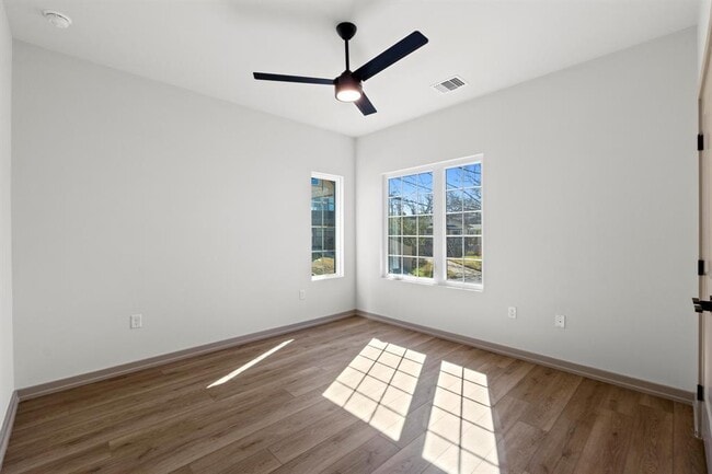 Building Photo - 1736 Bunche Rd