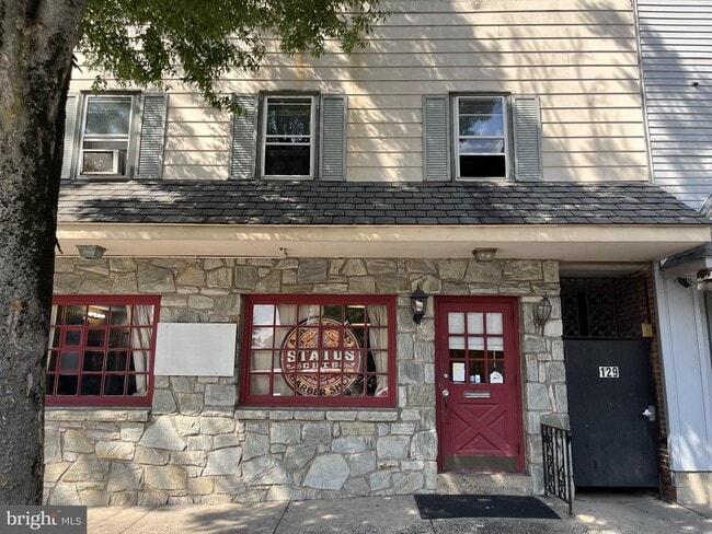 Building Photo - 129 E High St