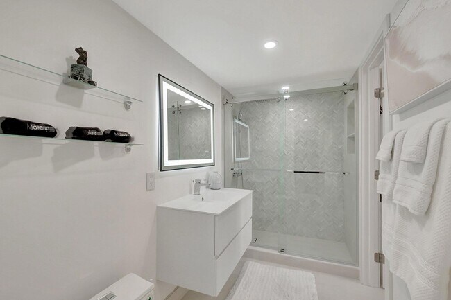 Building Photo - 600 Egret Cir