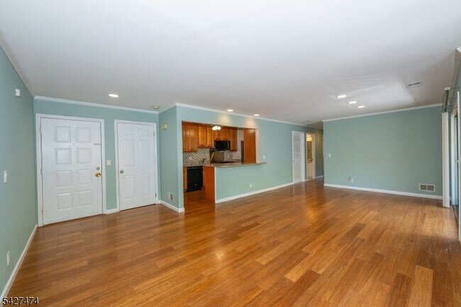 Building Photo - 50 W Lindsley Rd