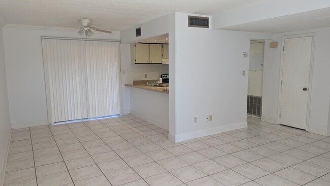 Building Photo - 503 Westwood Dr