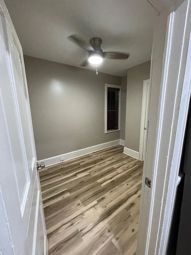 Building Photo - 946 Sigsbee St SE