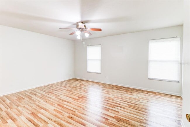 Building Photo - 16107 Country Crossing Dr