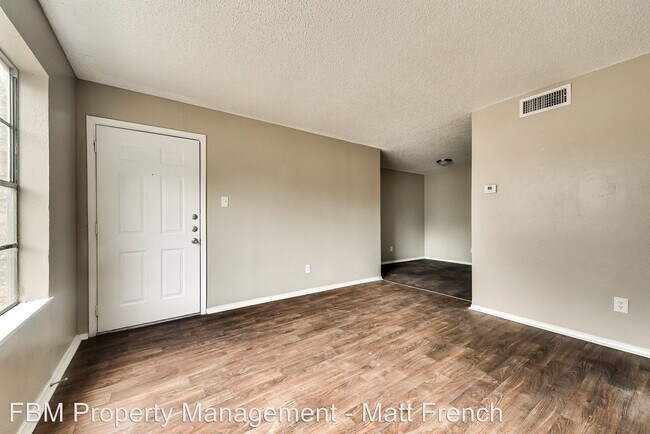 Building Photo - 1001 NE 3rd St