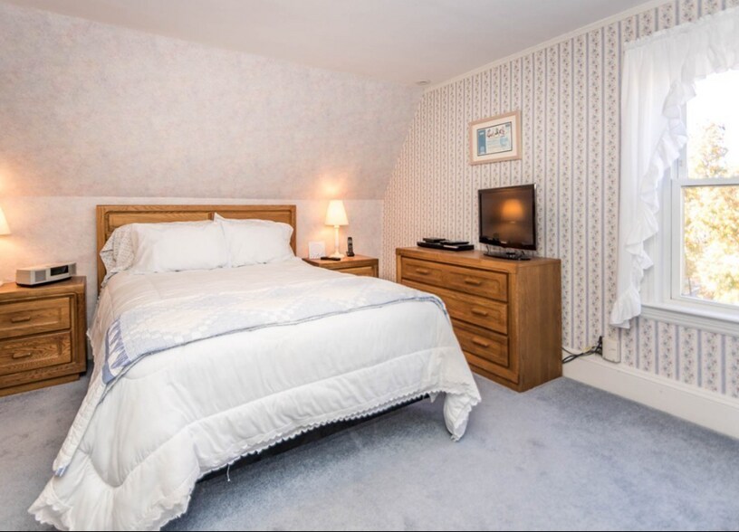 Building Photo - 41 Rich St