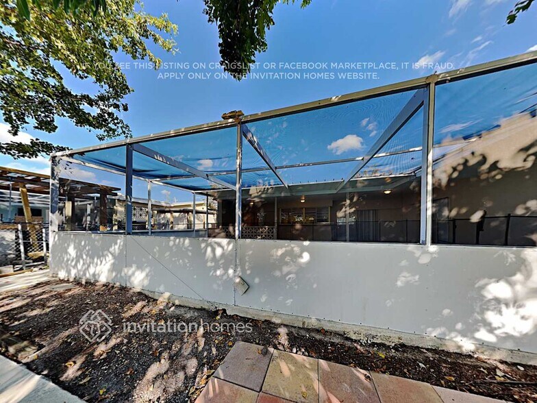 Building Photo - 3820 S Lake Terrace