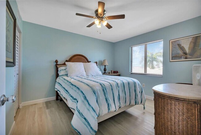 Building Photo - 1500 Park Beach Cir