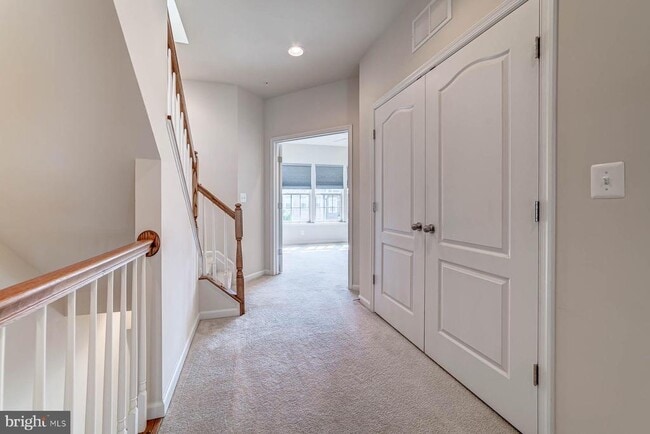 Building Photo - 705 River Mist Dr