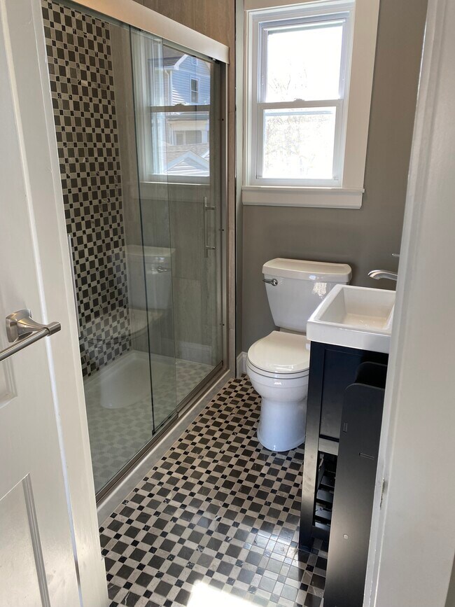 Building Photo - 2303 Center St