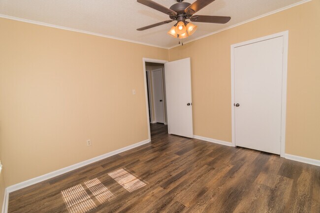 Building Photo - 705 June Dr