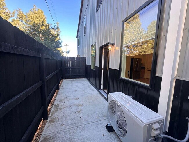 Building Photo - 20611 Independence Way