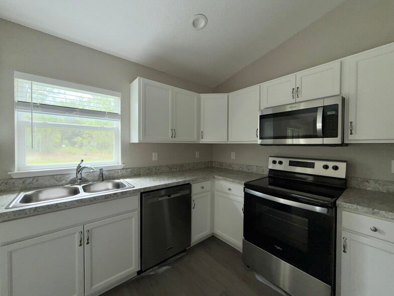 Building Photo - 853 Marion Oaks Mnr