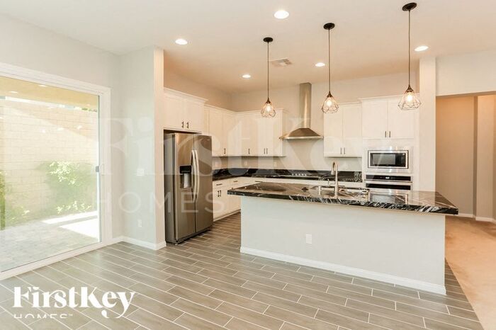 Building Photo - 10755 Blackrock Canyon Ave