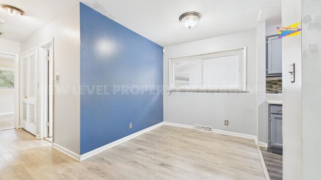Building Photo - 6040 Hartford Dr