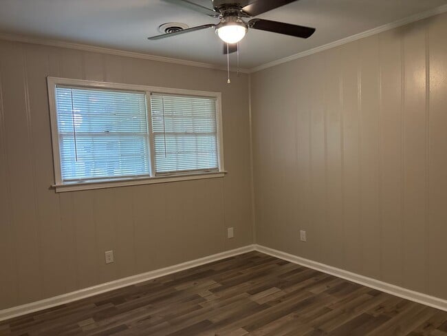 Building Photo - Spacious
