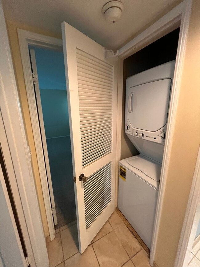 Building Photo - Mission Beach, 2 bedroom, 2 bathroom, with...