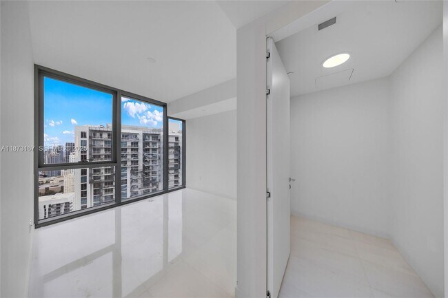 Building Photo - 300 Biscayne Blvd Way