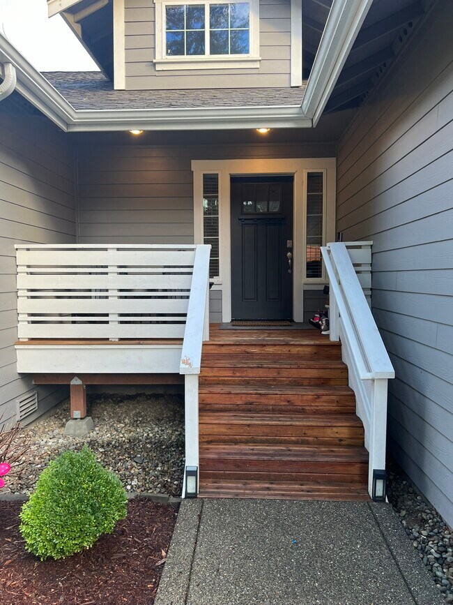 Building Photo - 381 E Lakeshore Dr