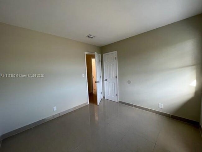 Building Photo - 939 Magnolia Dr
