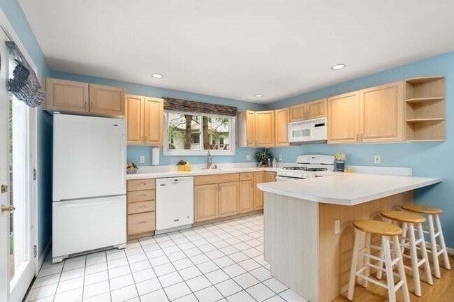 Building Photo - 33 Arrowhead Cir
