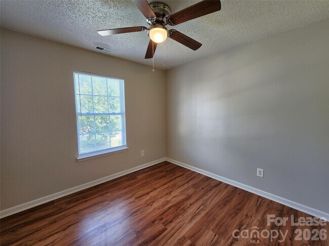 Building Photo - 3046 Talledaga Ln SW