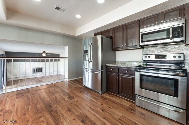 Building Photo - 8704 Isola Dr