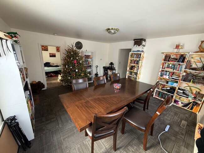 Building Photo - 610 Niagara St