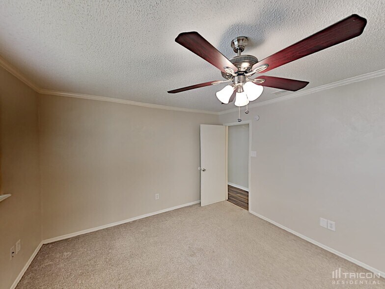 Building Photo - 4628 Moss Rose Dr