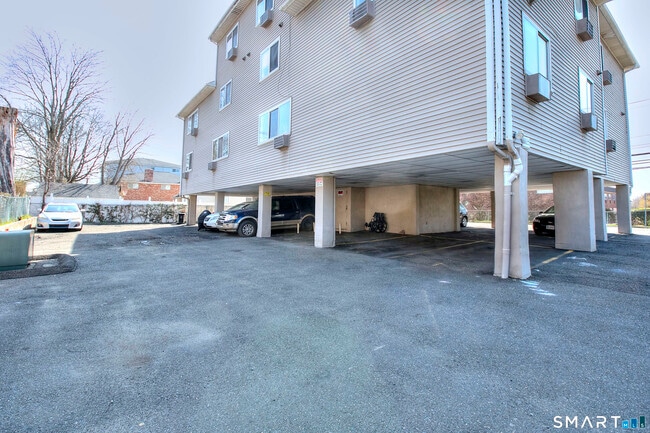 Building Photo - 638 Cove Rd