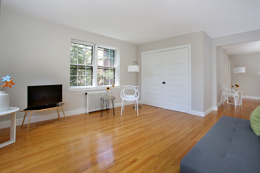 Building Photo - 8 Kilsyth Ter