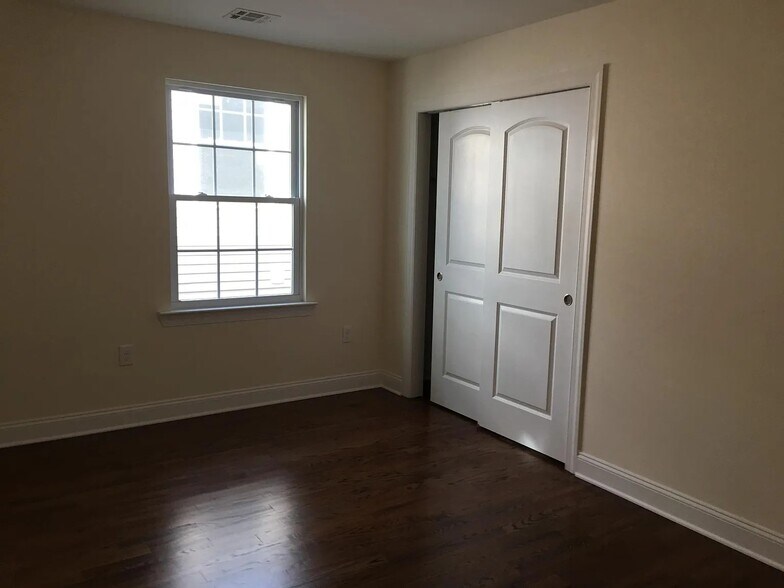 Building Photo - 11 Stanton St