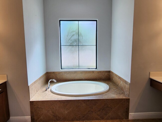 Building Photo - 2095 NW Diamond Creek Way