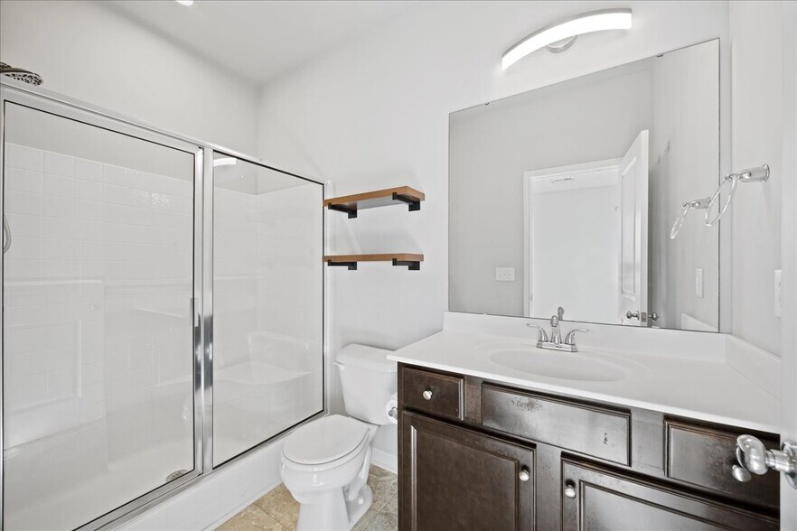 Building Photo - 8860 Commons Townes Dr