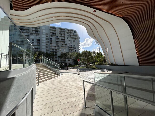 Building Photo - 175 SE 25th Rd