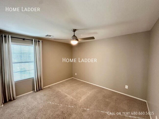 Building Photo - 33343 N Mildred Ln