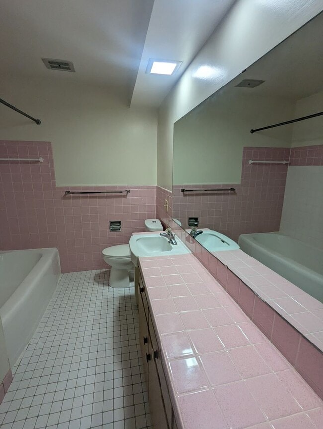 Building Photo - Great 1bed - 1bath in the Vilas Area