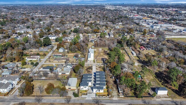 Building Photo - 778 W Tidwell Rd